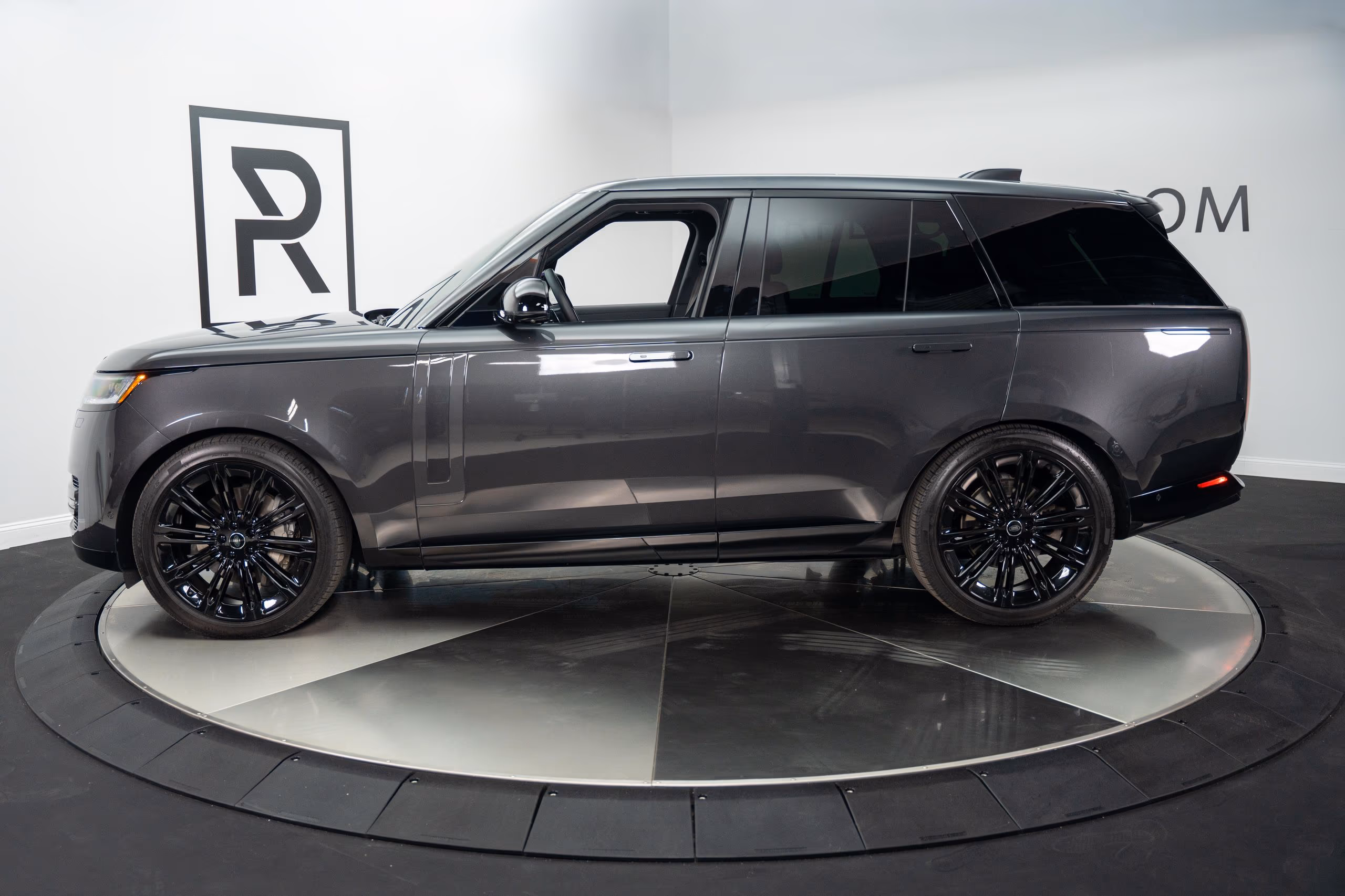 2025 Land Rover Range Rover - Image 1 of 38