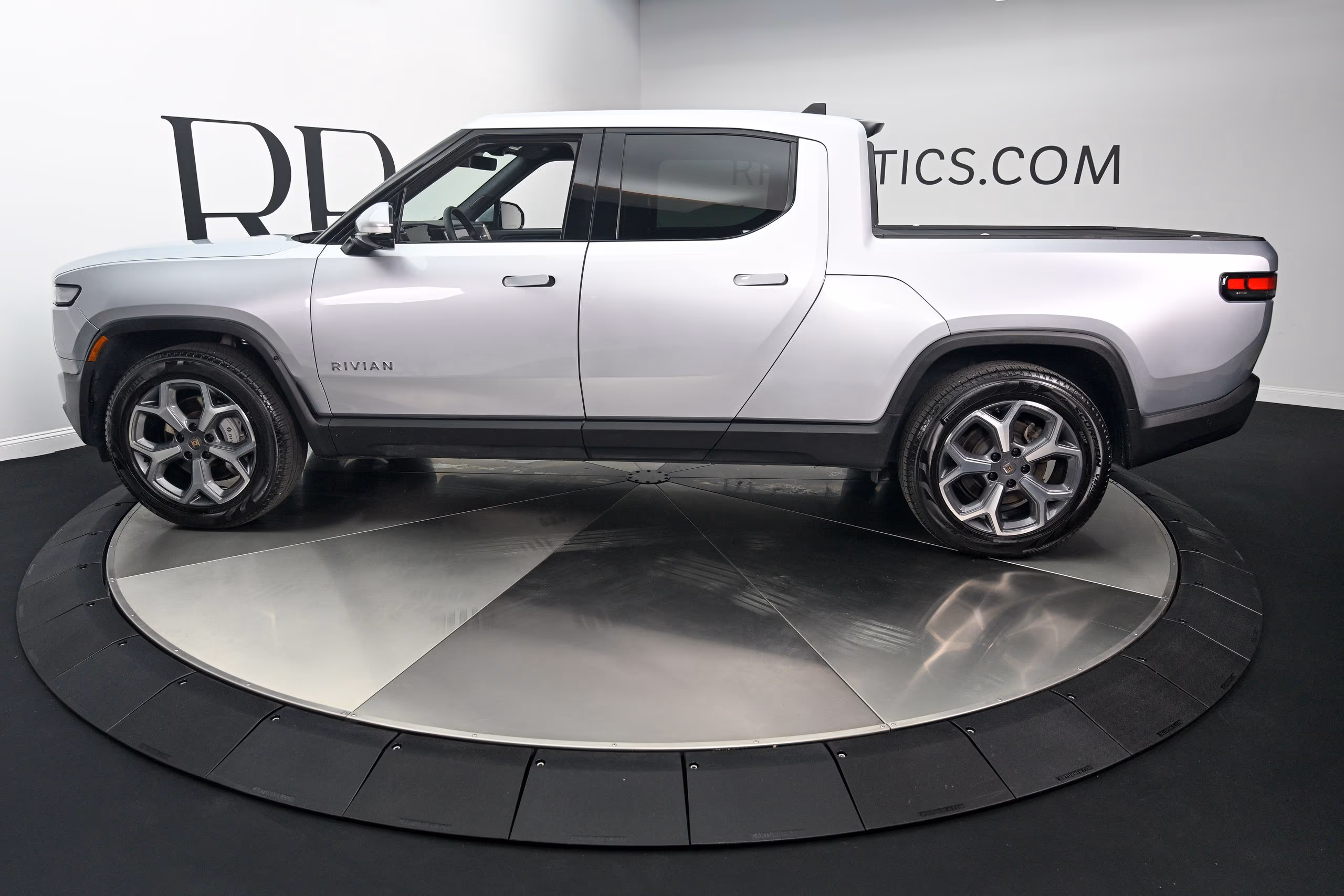 2023 Rivian R1t - Image 1 of 26