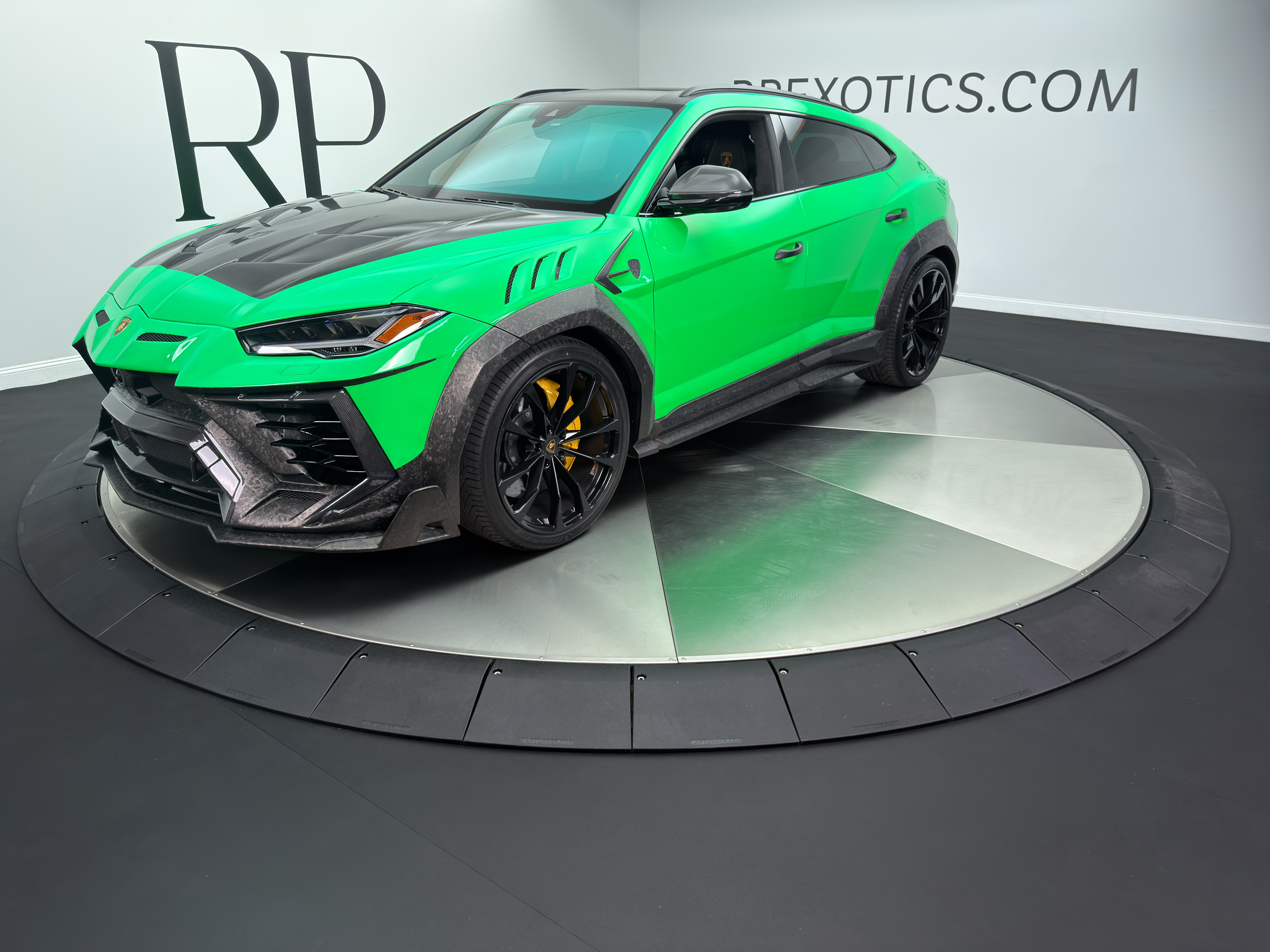 2022 Lamborghini Urus Base