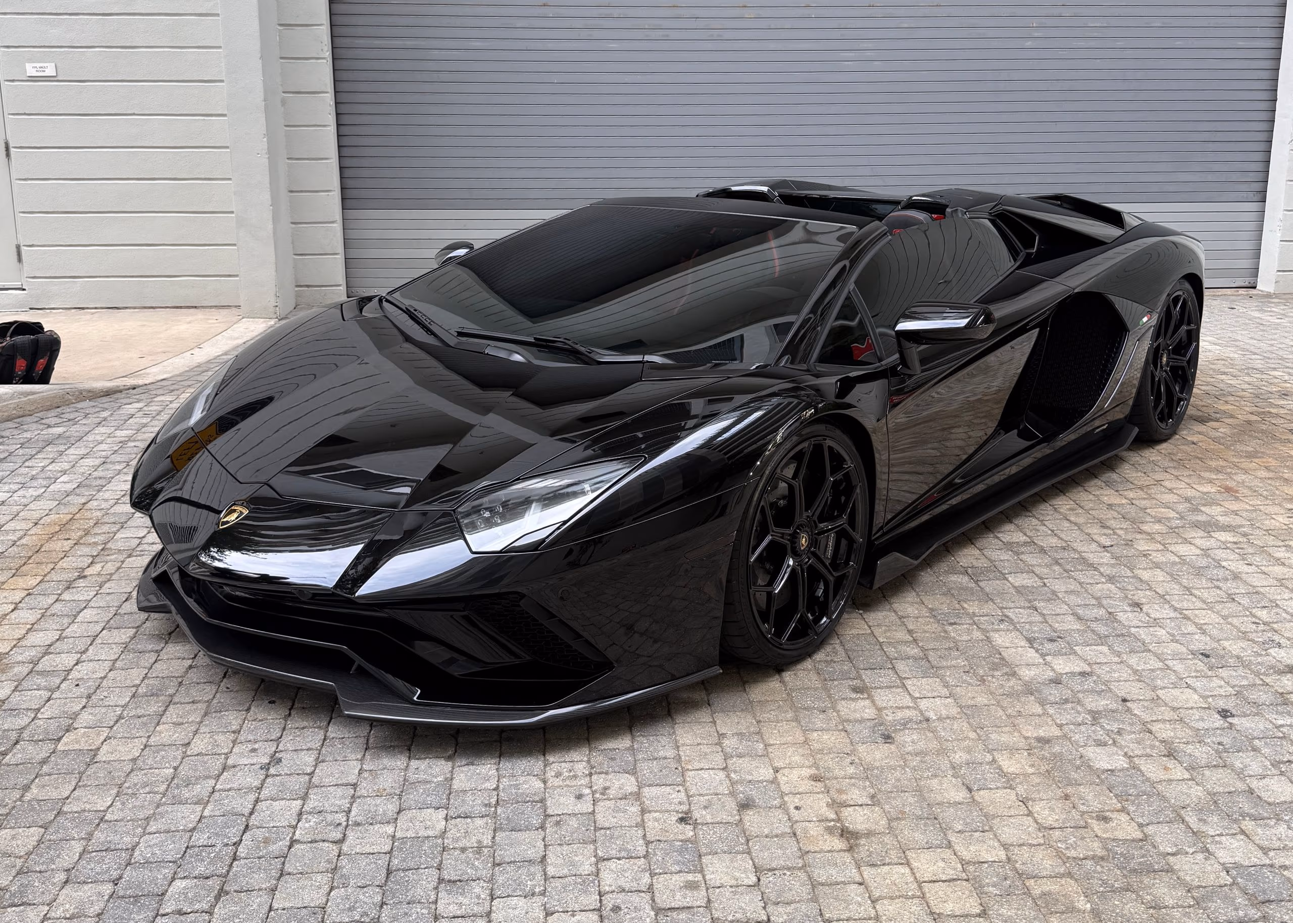 2022 Lamborghini Aventador Ultimae Roadster