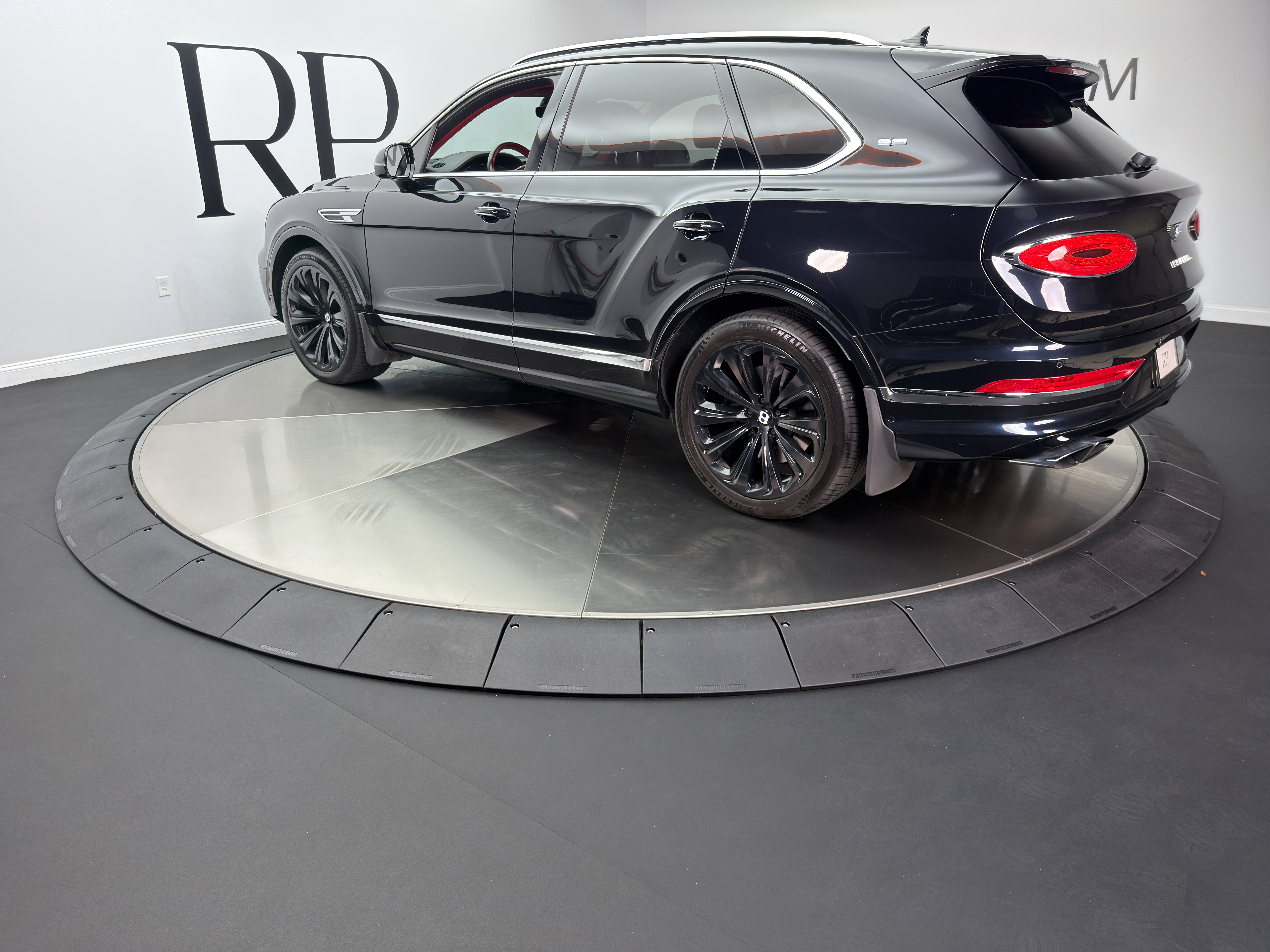 2021 Bentley Bentayga Base - Photo 6
