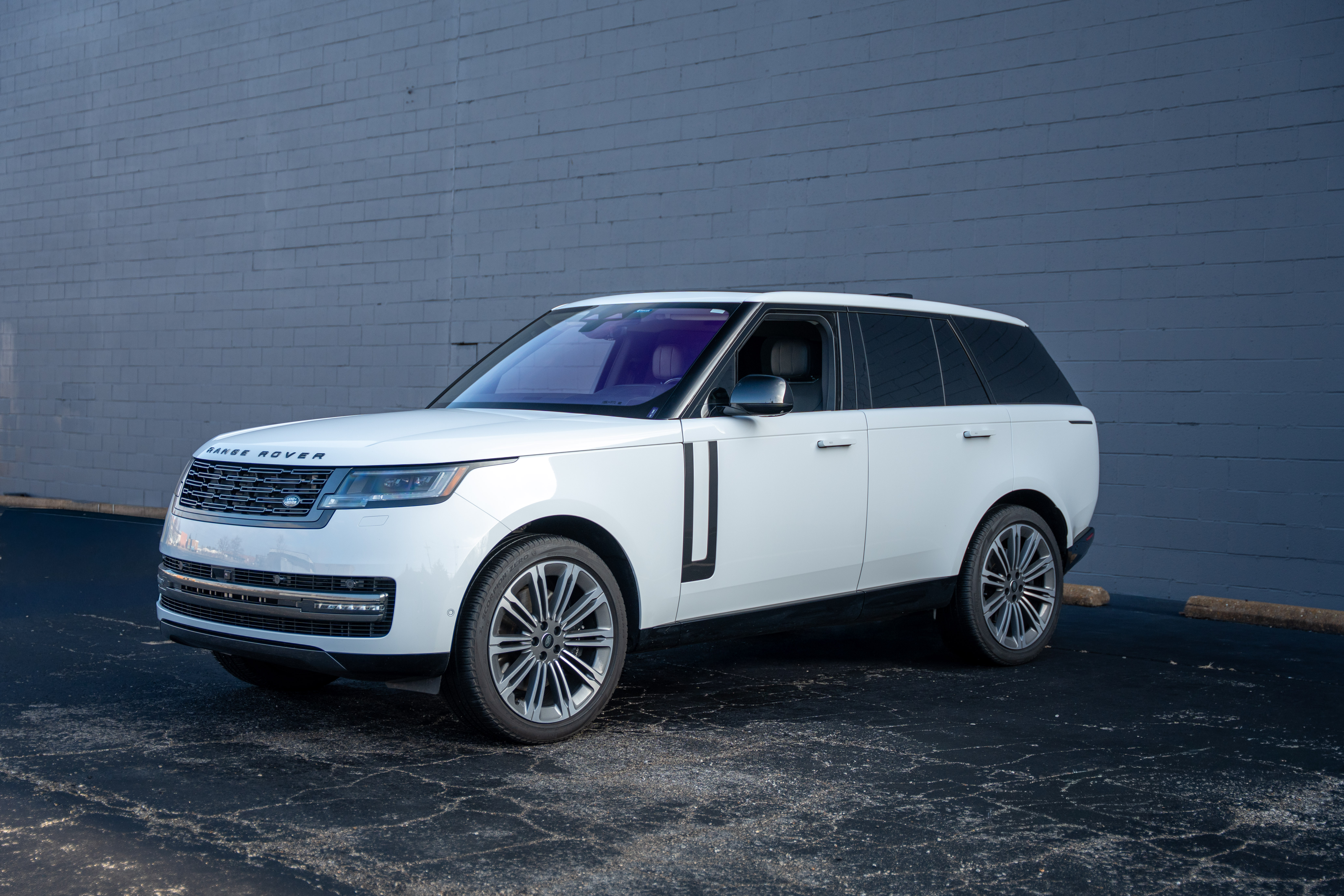 2023 Land Rover Range Rover - Image 1 of 18