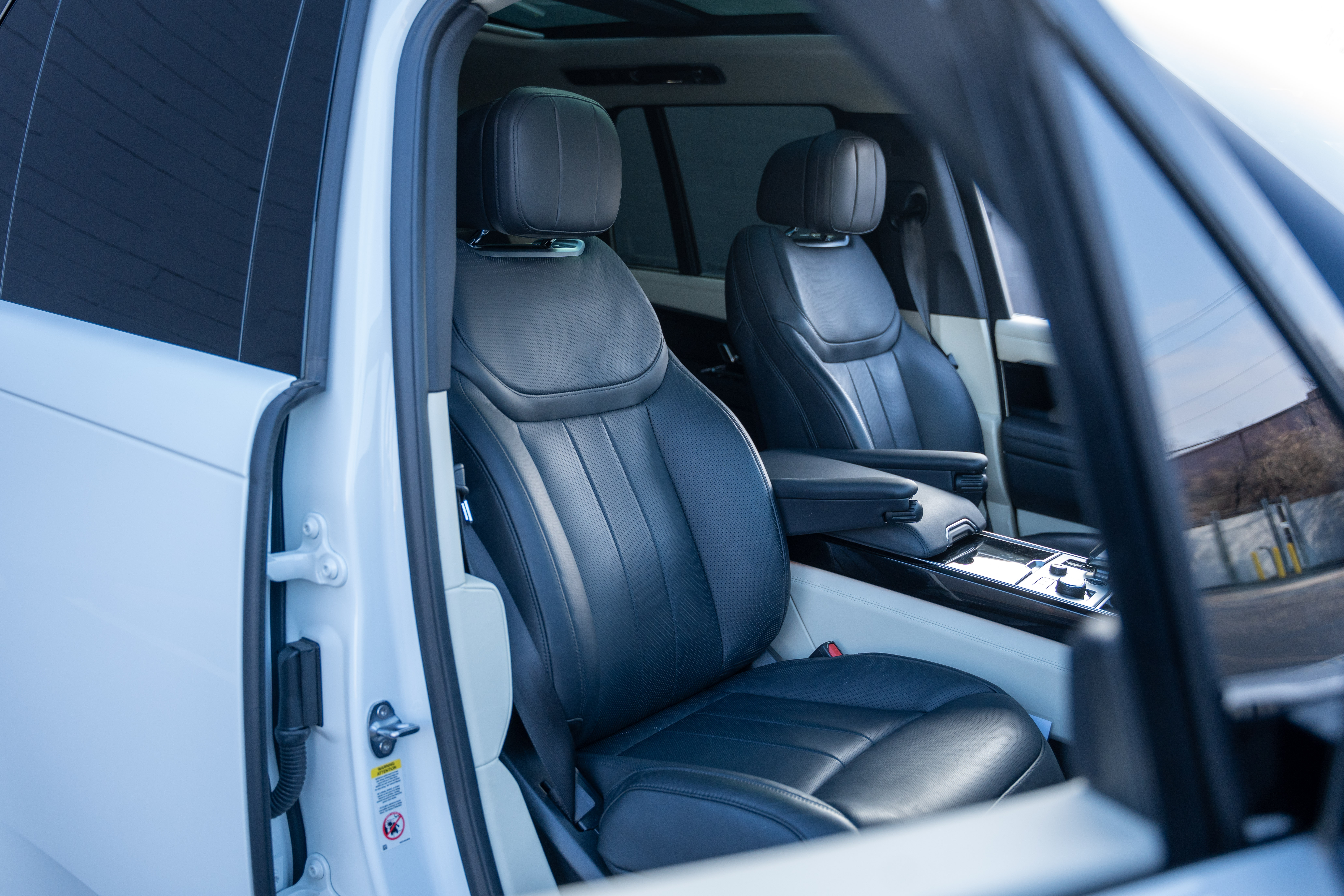 2023 Land Rover Range Rover SE - Photo 11