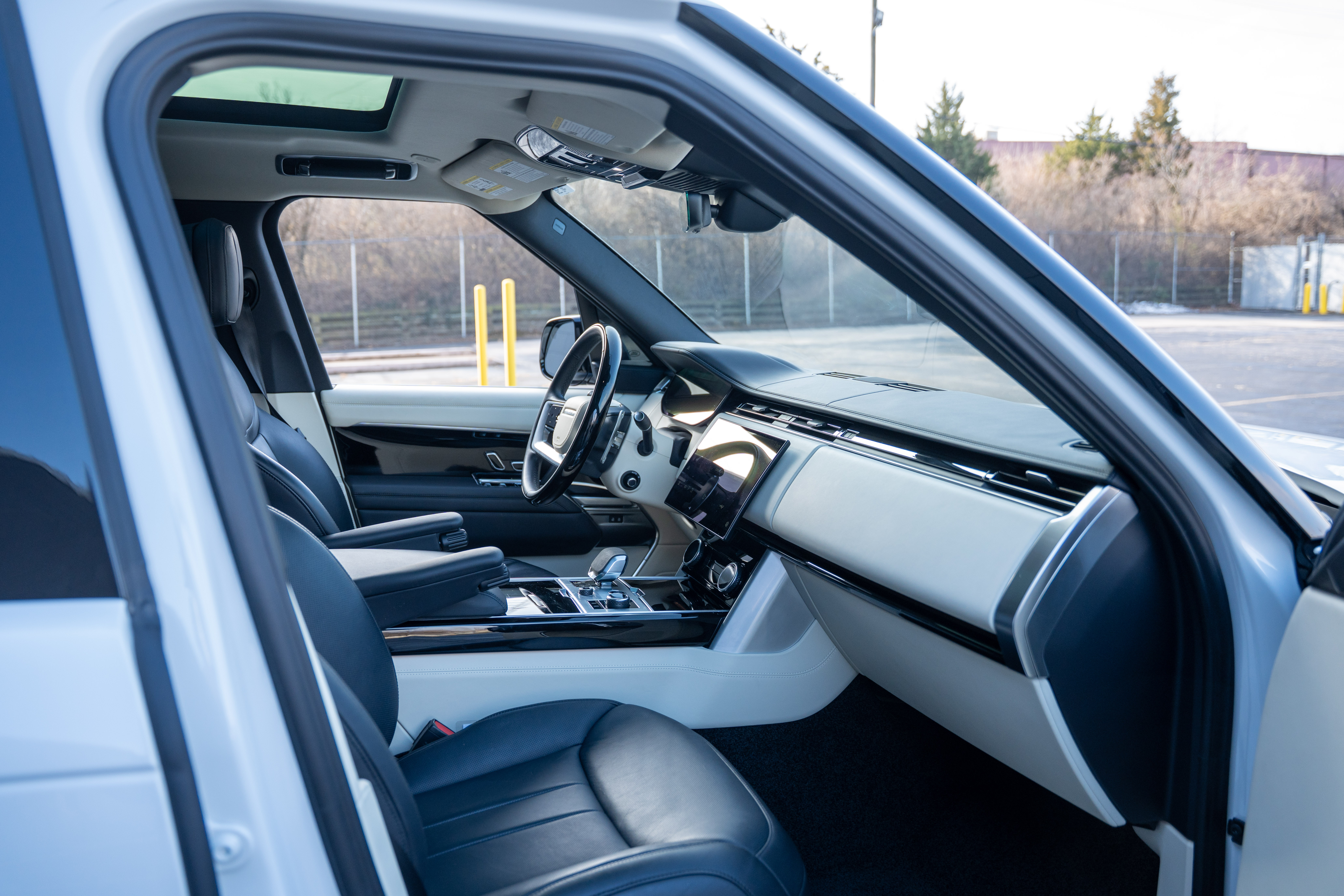 2023 Land Rover Range Rover SE - Photo 12