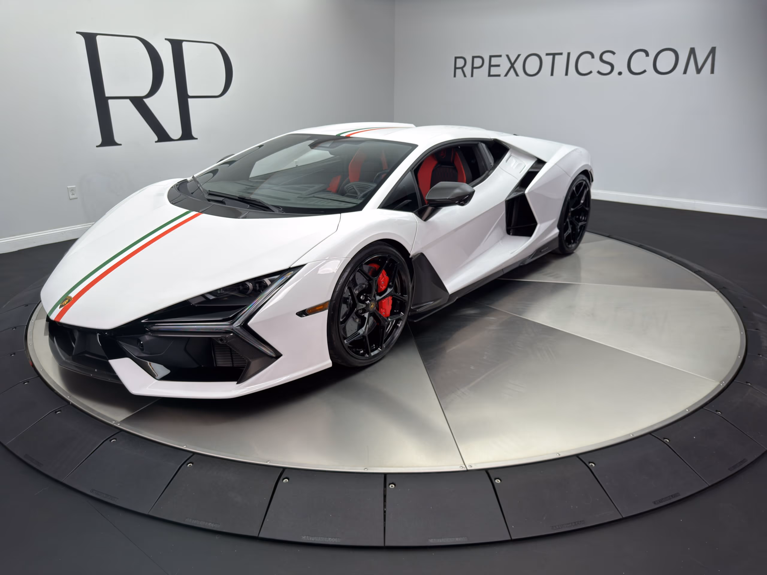 2025 Lamborghini Revuelto