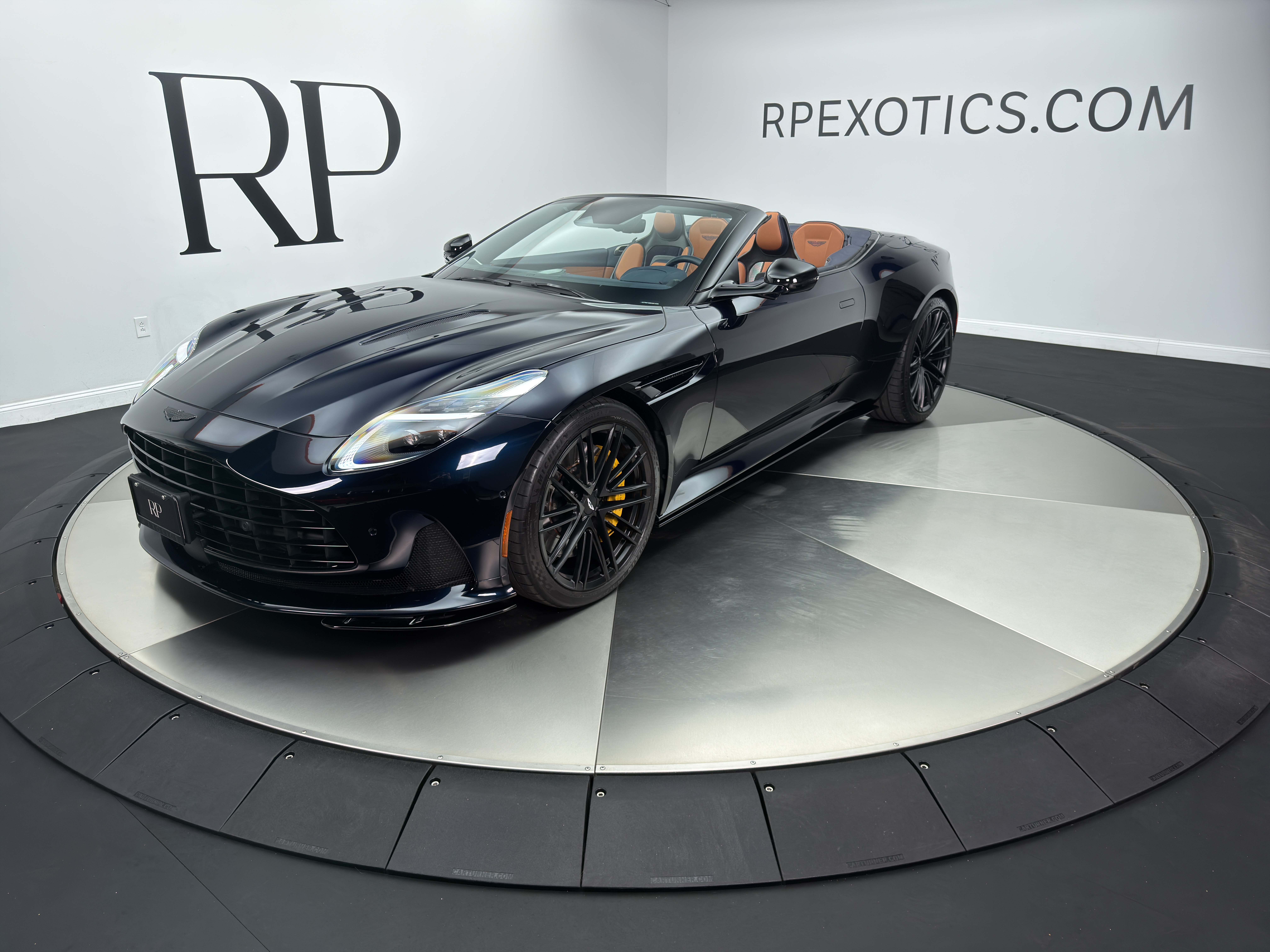 2025 Aston Martin DB12