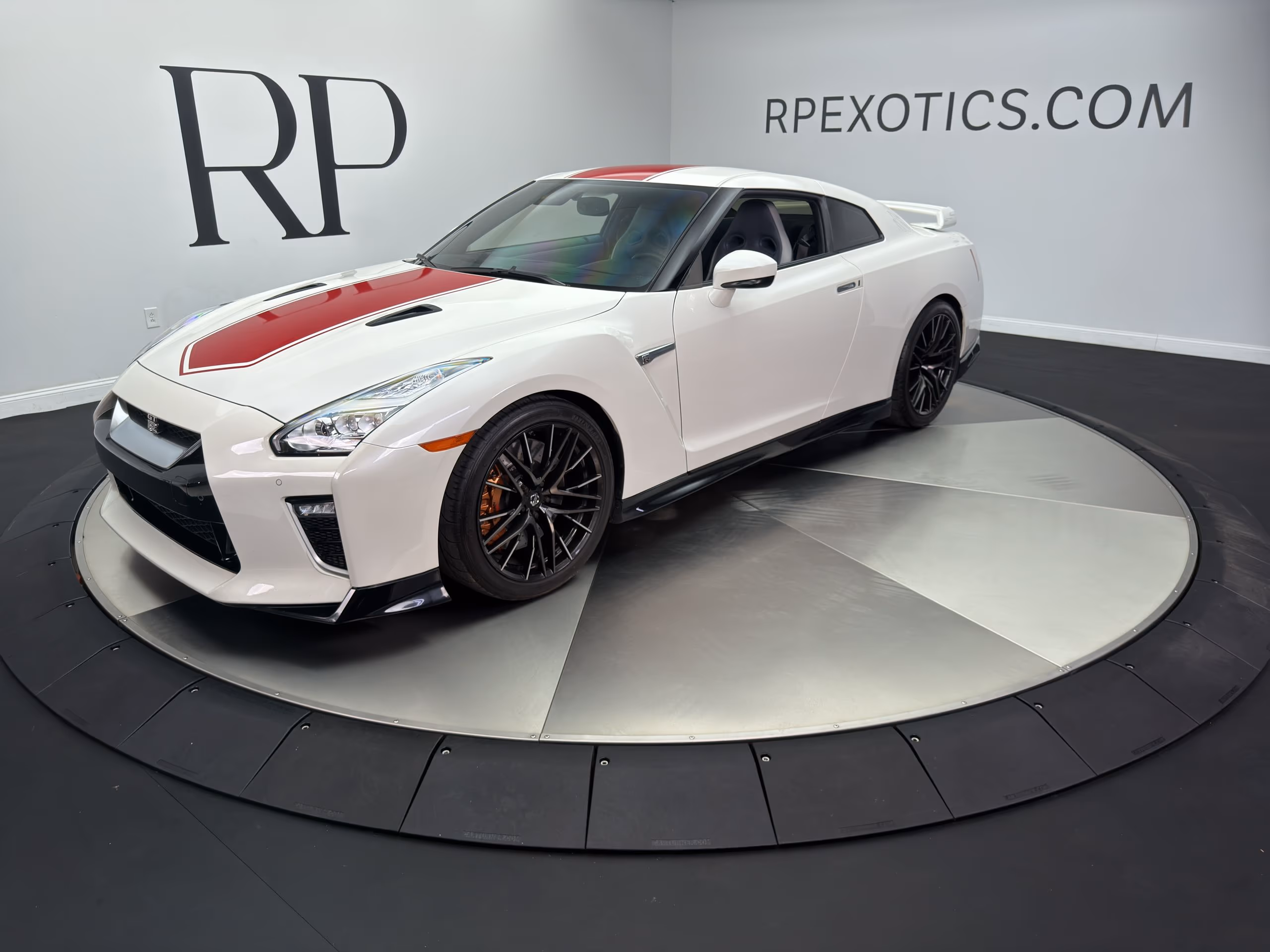 2020 Nissan GT-R - Image 1 of 23