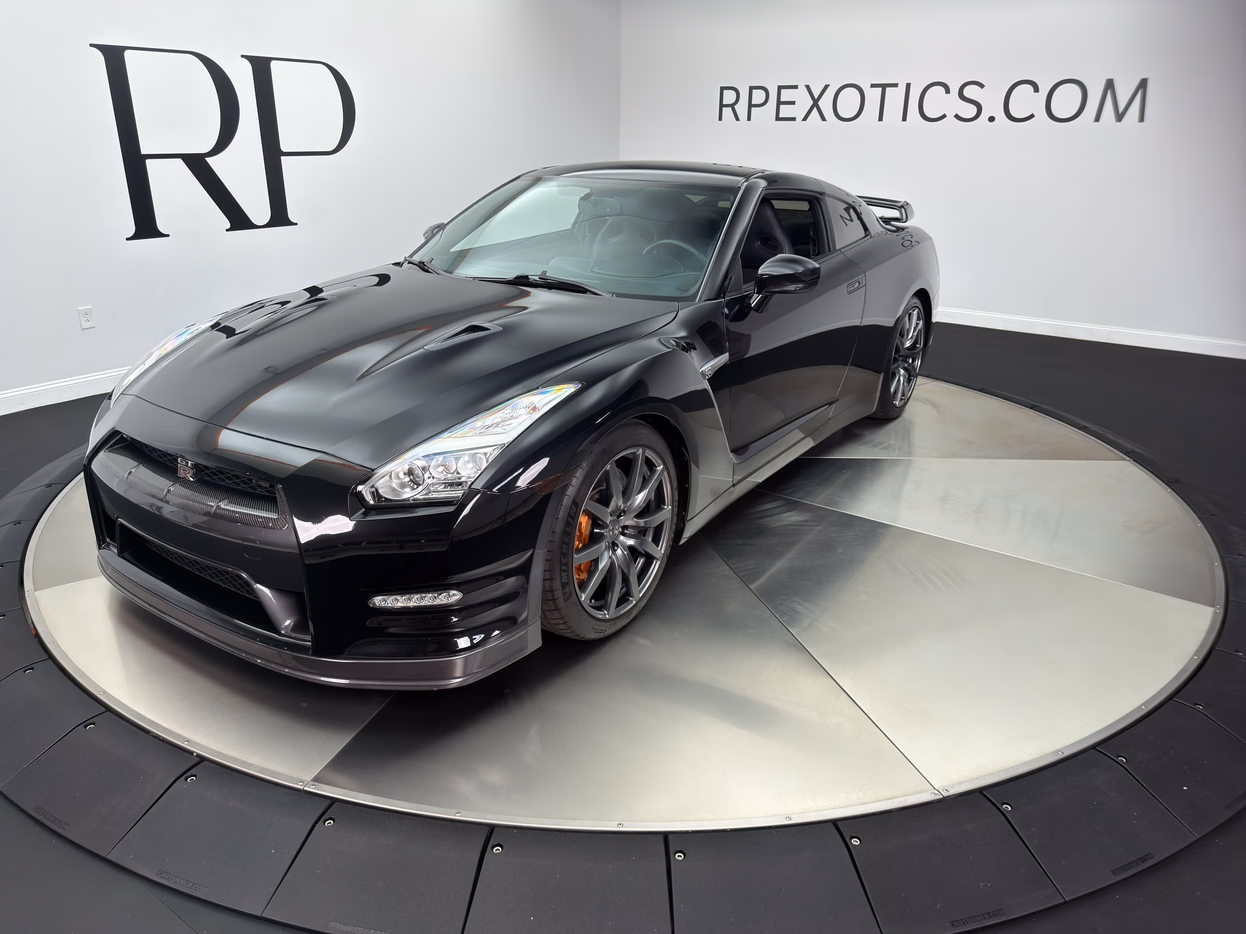 2015 Nissan GT-R - Image 1 of 24