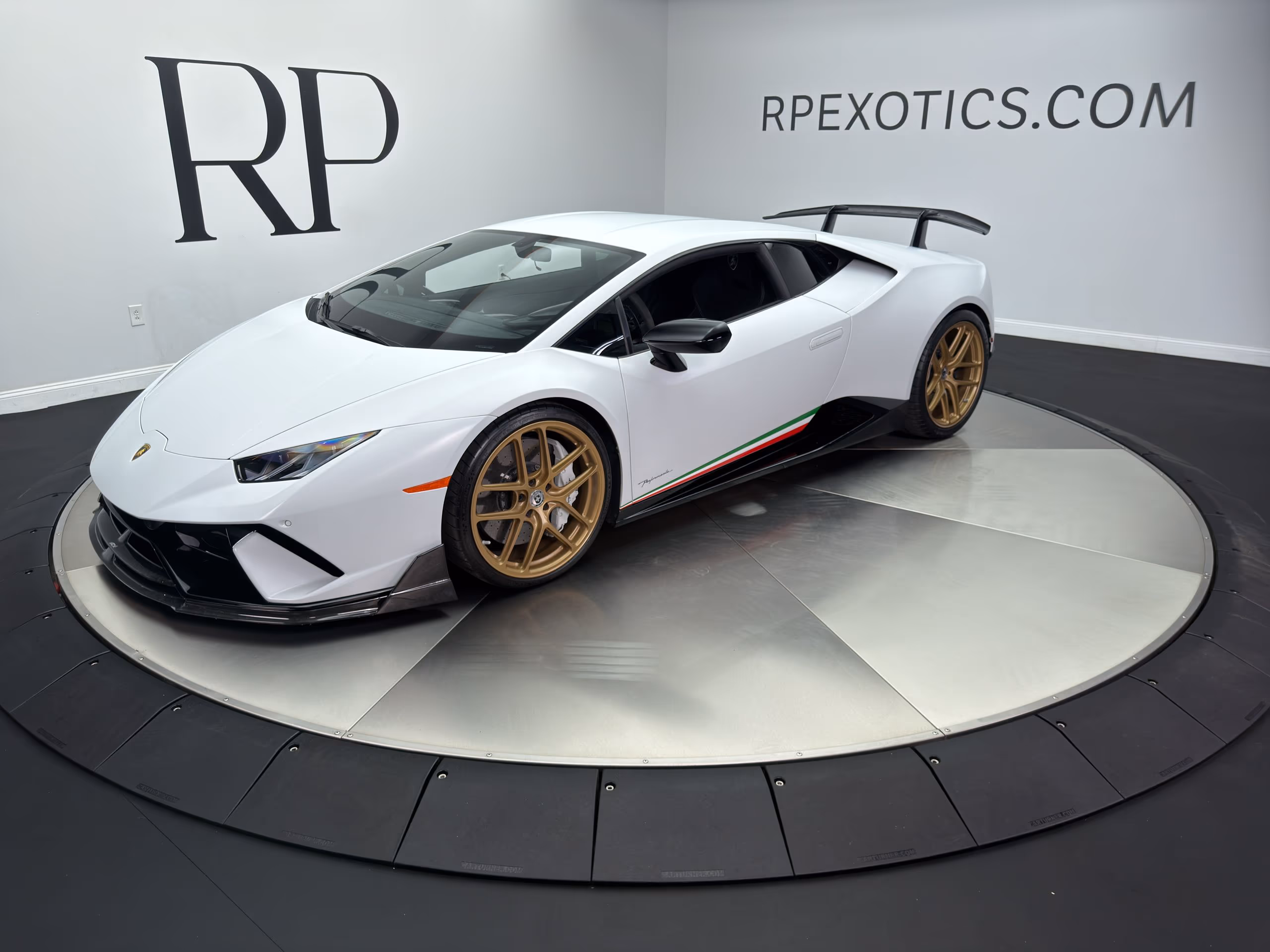 2018 Lamborghini Huracan - Image 1 of 23