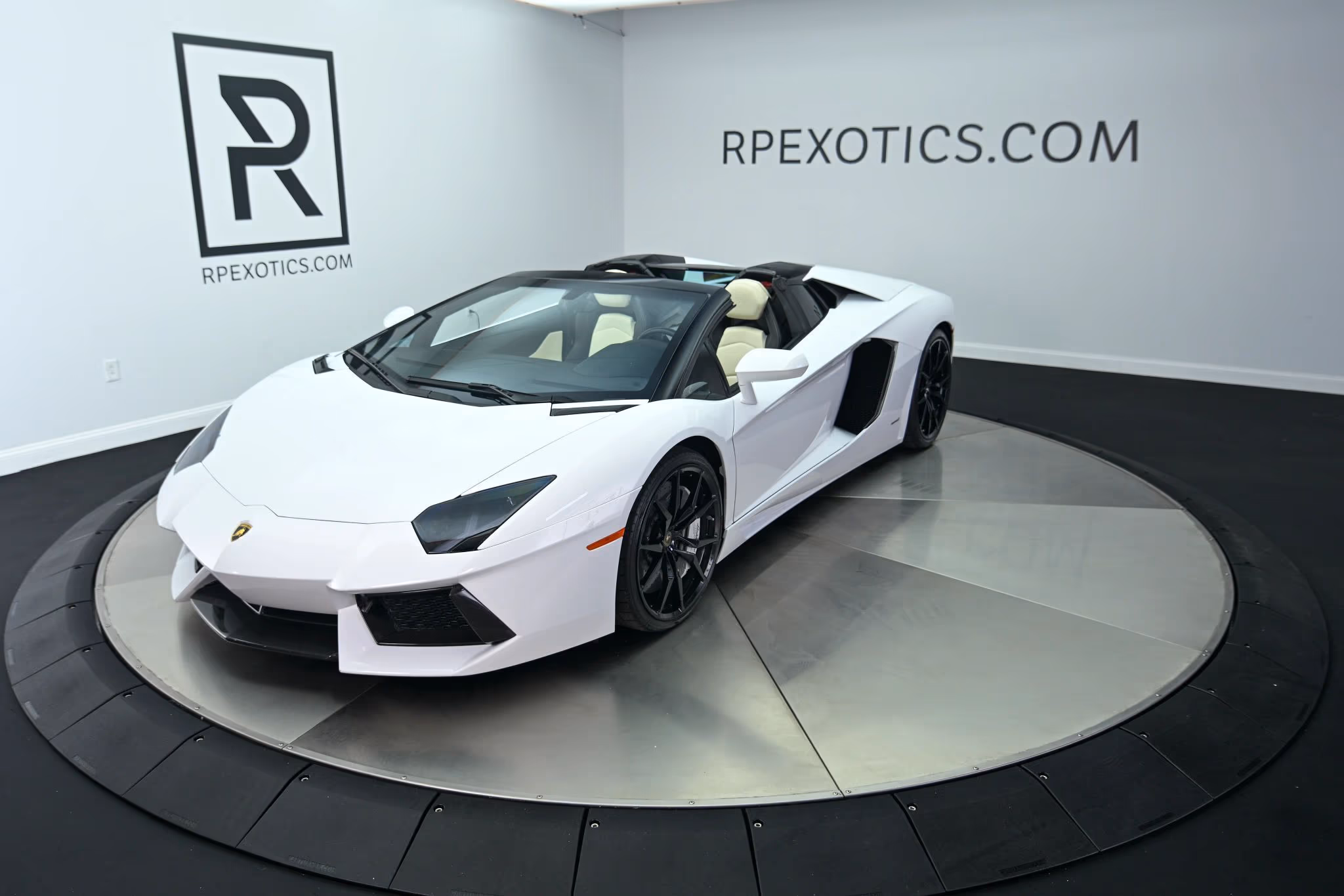 2014 Lamborghini Aventador