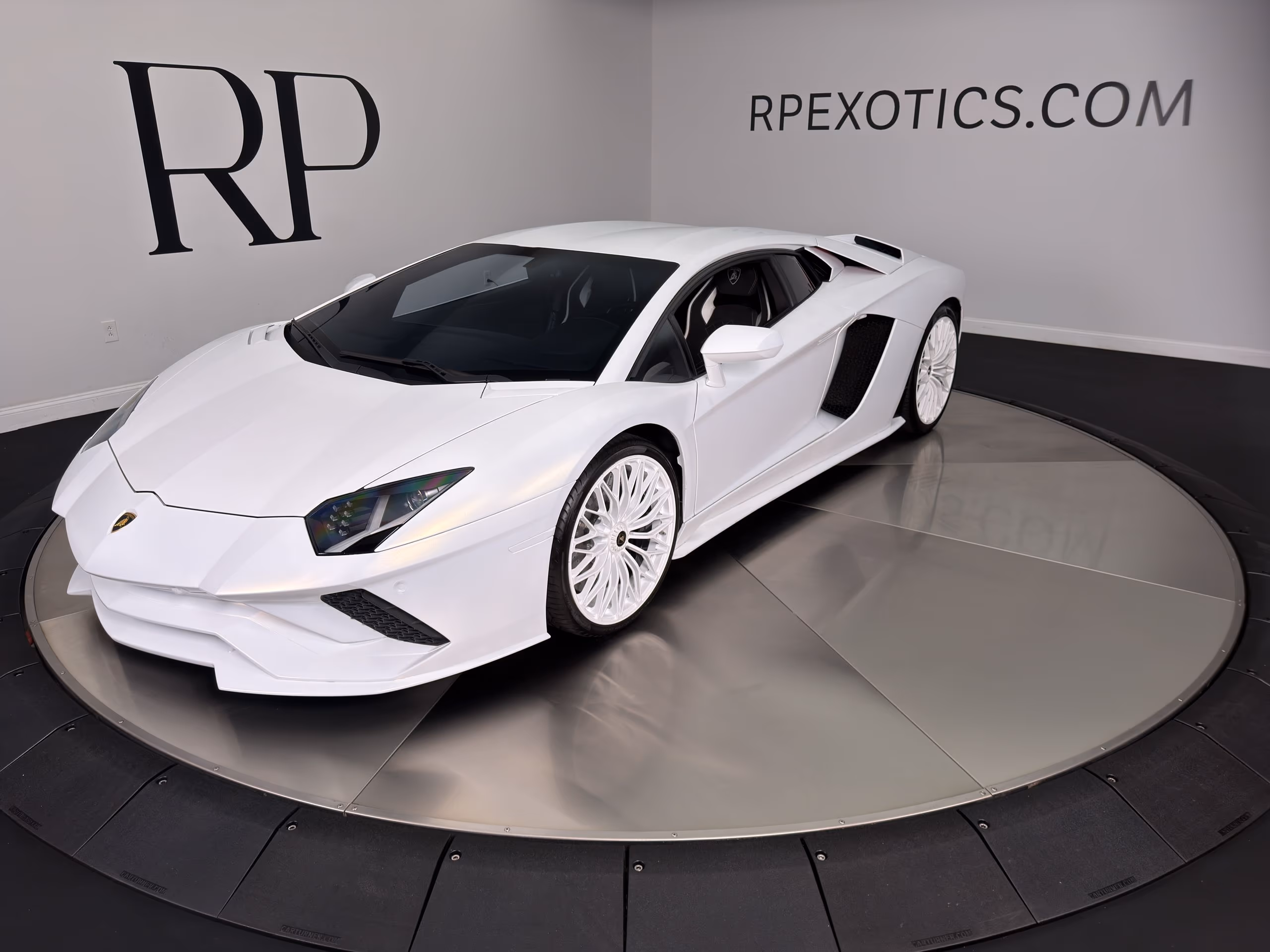 2018 Lamborghini Aventador - Image 1 of 1